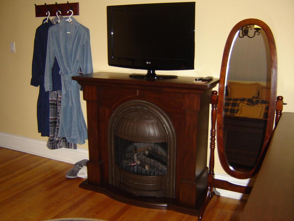 Talwood Manor B&B Port Colborne Habitación foto